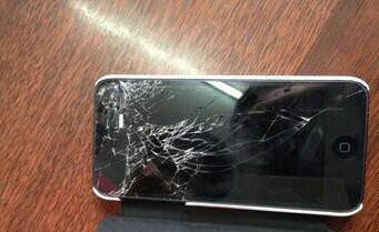 最容易摔坏的苹果手机苹果11摔坏的真实图片