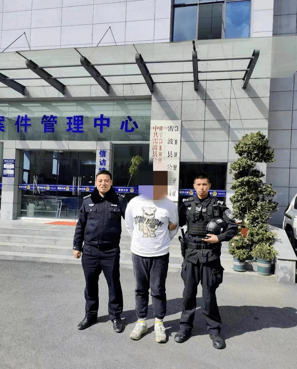 华为手机屏幕维修价格表:男子在贵州持刀抢劫逃亡数百公里，9小时后被四川警方抓获